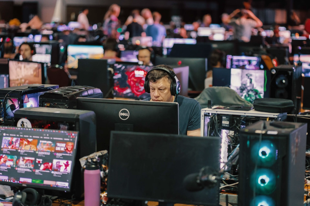 LAN